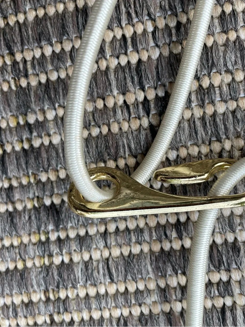 Vintage  80’s White Stretch Cinch Belt with Hammered Gold Ring Buckle